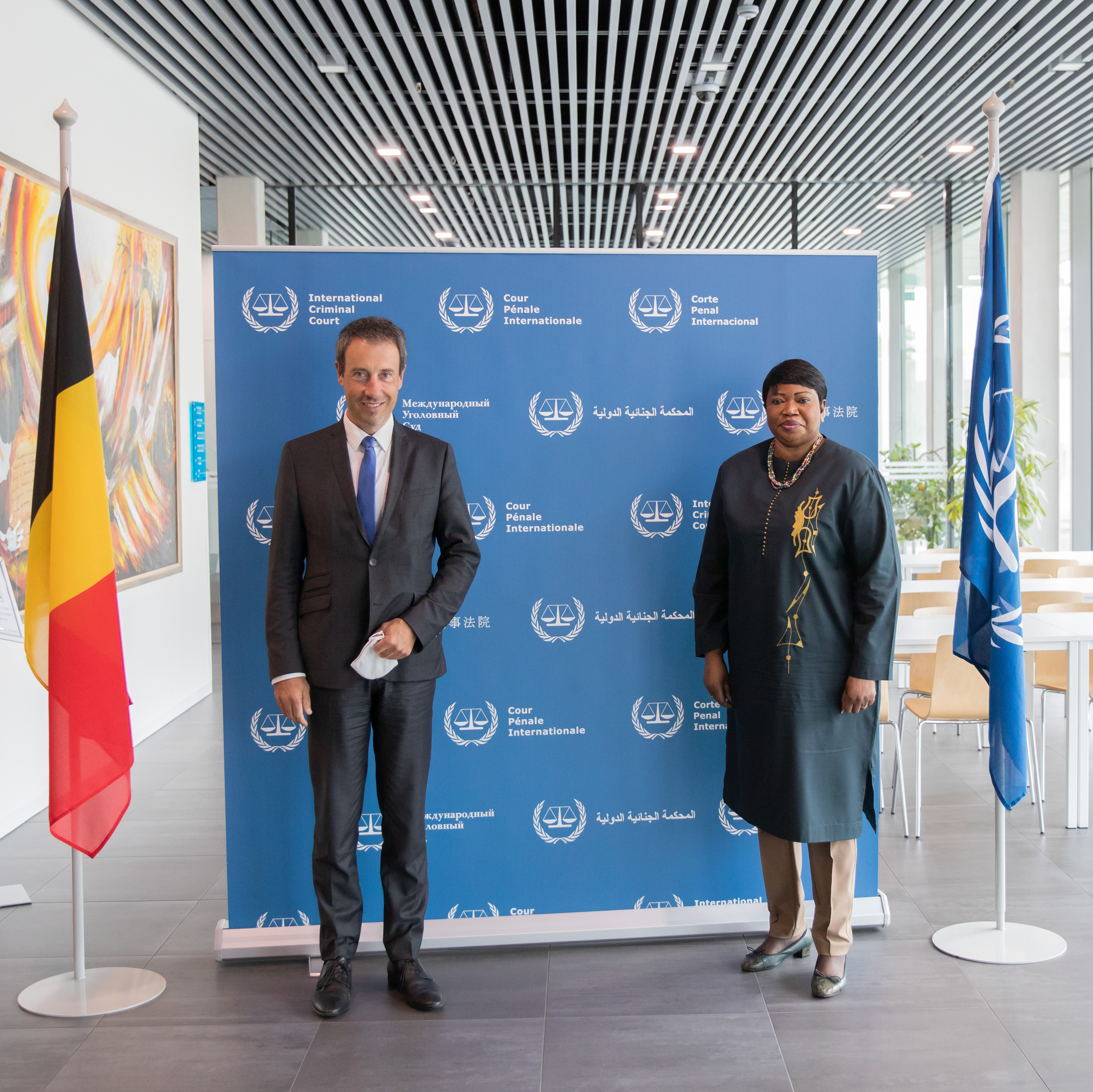 Le Ministre des Affaires étrangères et de la Défense de la Belgique, S.E. Philippe Goffin, et le Procureur de la CPI, Fatou Bensouda ©ICC-CPI