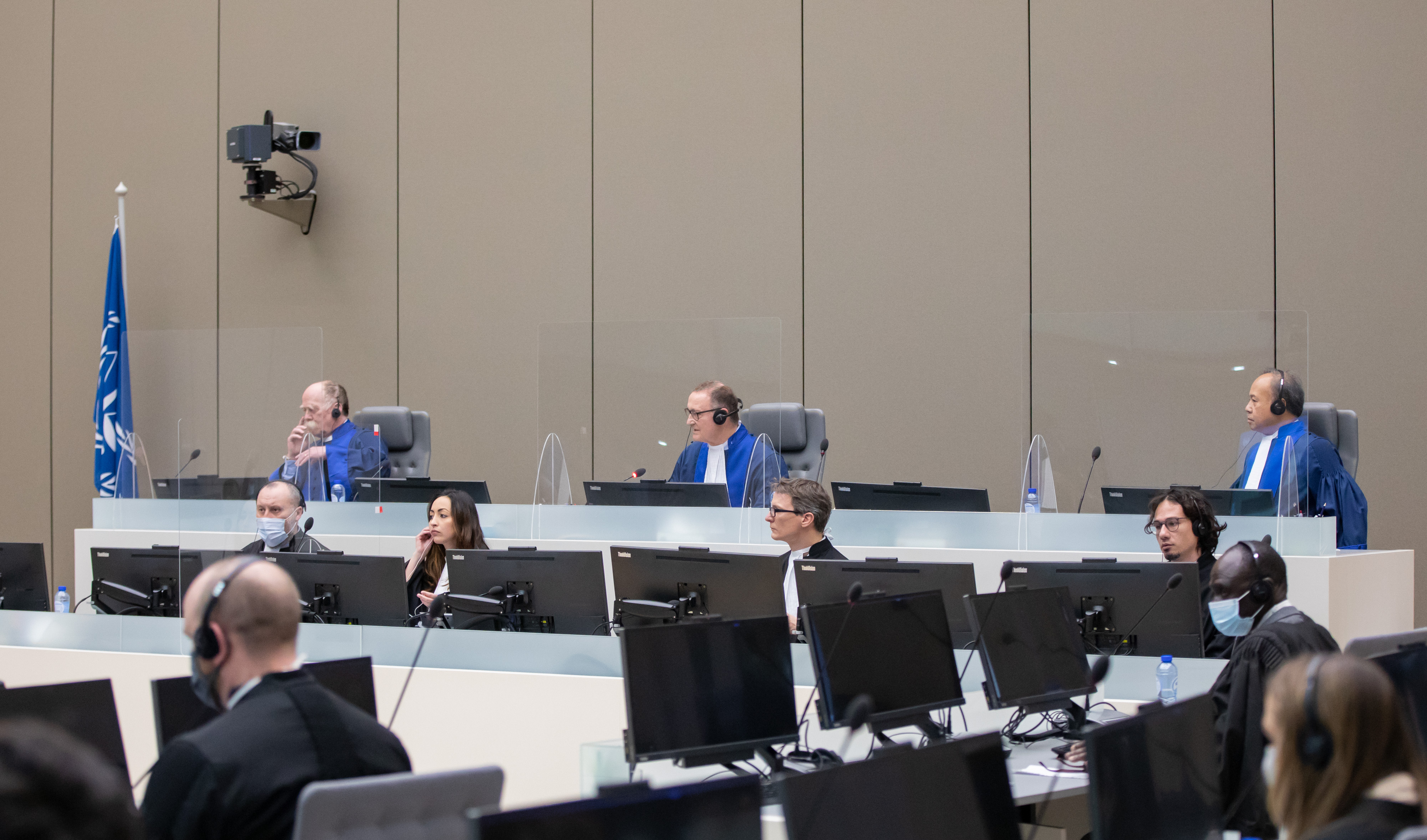 Les juges de la Chambre de première instance IX de la CPI prononçant le verdict à l'encontre de Dominic Ongwen le 4 février 2021 ©ICC-CPI