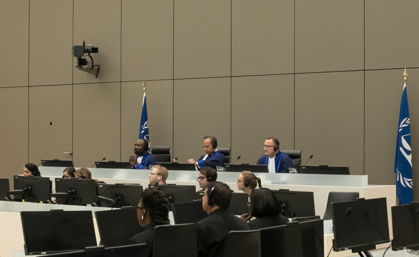 قضاة الدائرة الابتدائية الثامنة في أثناء الجلسة التي عُقِدت بتاريخ 17 آب/أغسطس 2017 في مقر المحكمة الجنائية الدولية في لاهاي بهولندا. ©ICC-CPI