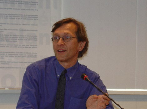 Professor Martti Koskenniemi presenting ICC-OTP Guest lecture at the interim seat of the Court on 5 August 2004.