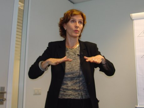 Dr. Rebekka Ehret presenting the ICC-OTP Guest Lecture at the interim seat of the Court on 25 July 2005.