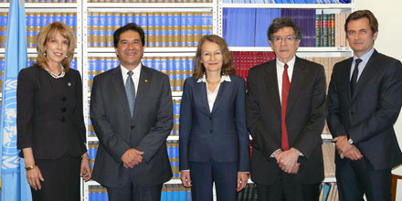 Guatemala deposits its instrument of accession to the Rome Statute of the ICC at the United Nations Headquarters in New York on 2 April 2012 © UN/Win Khine 