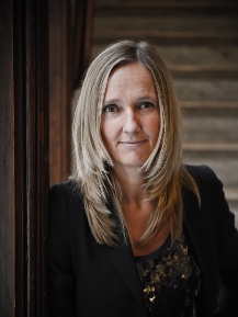 Professor Liesbeth Zegveld 