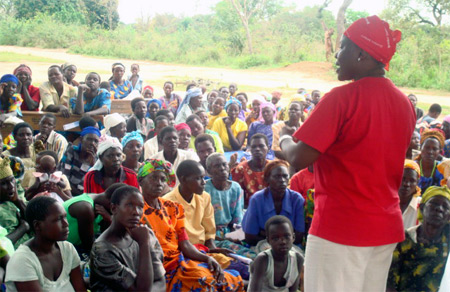 The Outreach Co-ordinator for Uganda discuss’ sexual and gender crimes with women of northeastern Uganda©ICC-CPI