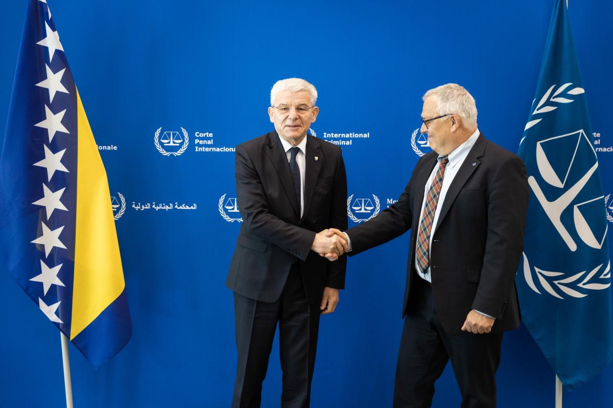 Chairman of the Presidency of Bosnia and Herzegovina H.E. Šefik Džaferović and ICC President Judge Piotr Hofmański on 26 April 2022 ©ICC-CPI