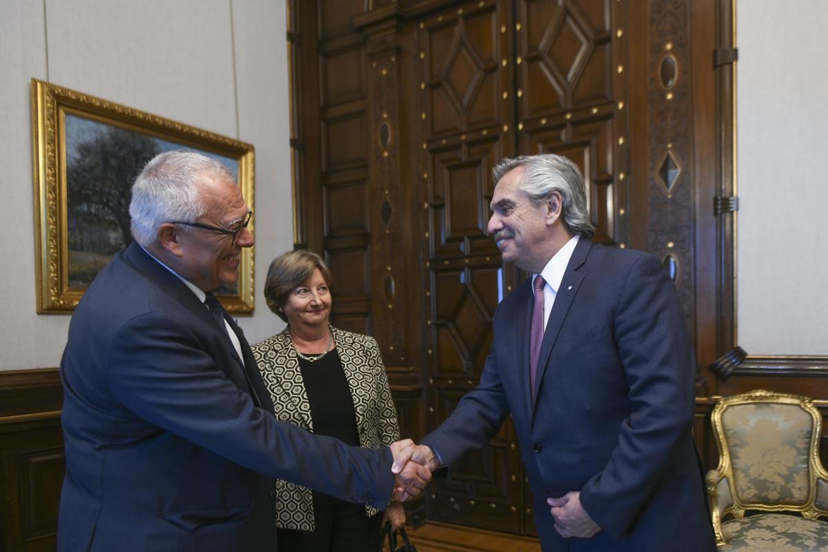 On 3 November 2022, President Hofmański, accompanied by the President of the Assembly of States Parties to the Rome Statute, Ms. Silvia Fernández de Gurmendi, held an official meeting with H.E. Alberto Fernández, President of Argentina, and H.E. Santiago Cafiero, Minister for Foreign Affairs.