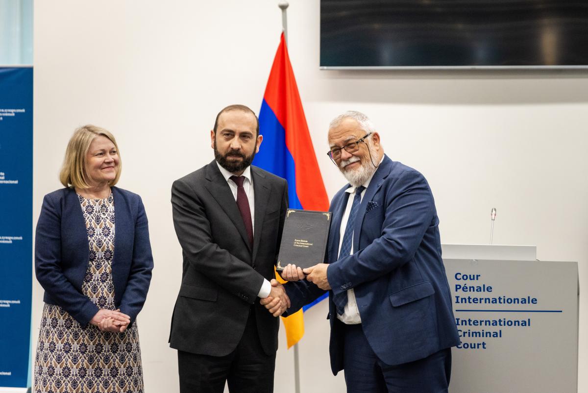 ASP President H.E. Ms Päivi Kaukoranta, Minister of Foreign Affairs of Armenia, H.E. Mr Ararat Mirzoyan, and ICC President, Judge Piotr Hofmański, during the ceremony at the seat of the Court in The Hague (The Netherlands) on 8 February 2024 ©ICC-CPI