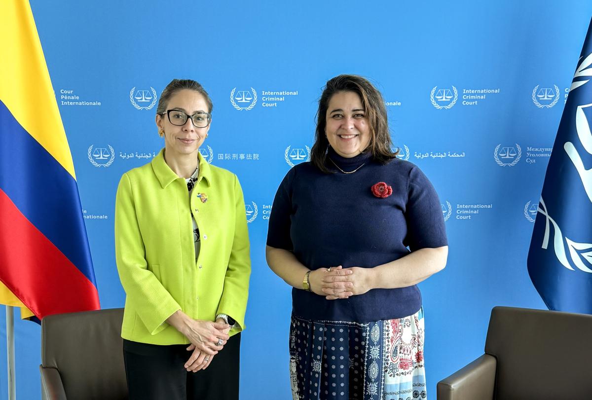 S. E. Carolina Olarte Bácares, Ambassadrice de la République de Colombie auprès du Royaume des Pays-Bas, et la Dre Deborah Ruiz Verduzco, Directrice exécutive du Fonds au profit des victimes à la CPI